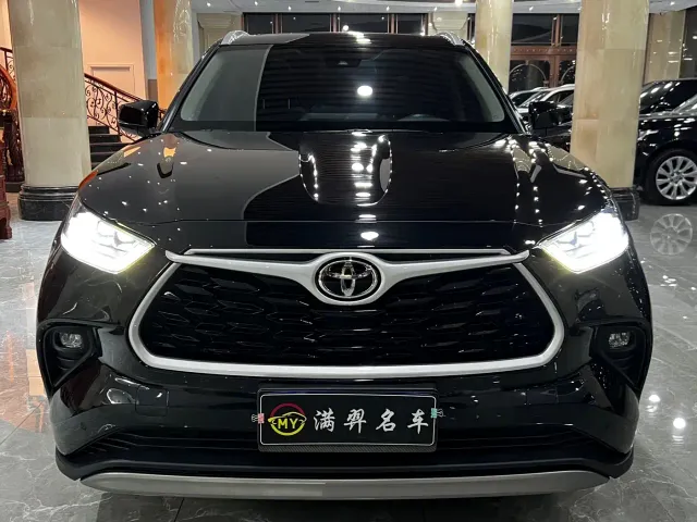 Toyota Highlander — Фото автомобиля 2