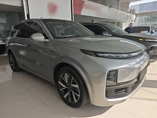 Li Auto L8 — Фото автомобиля 3