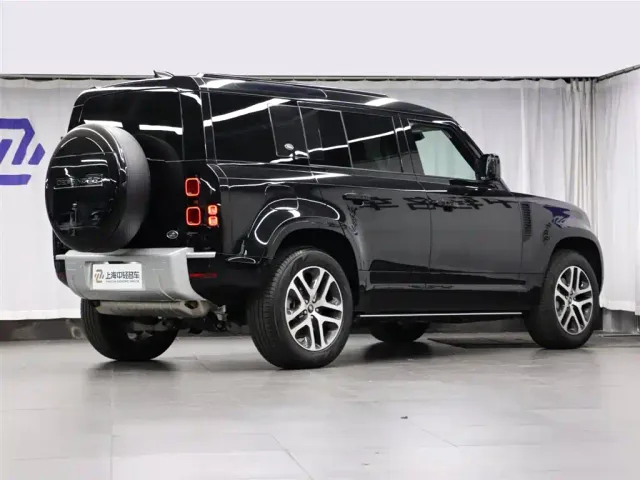 Land Rover Defender — Фото автомобиля 3