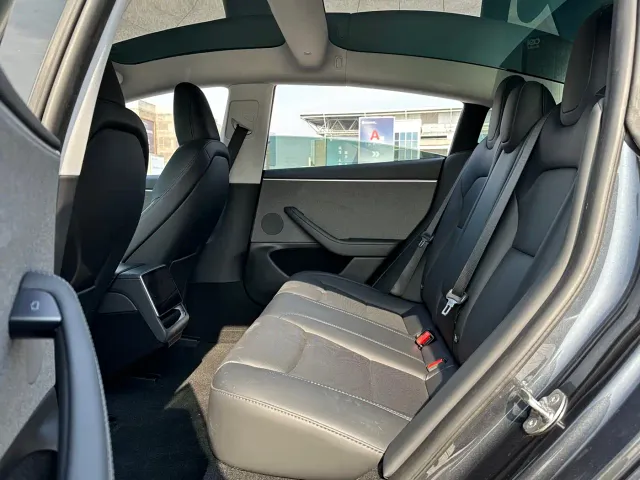 Tesla Model 3 — Фото автомобиля 9