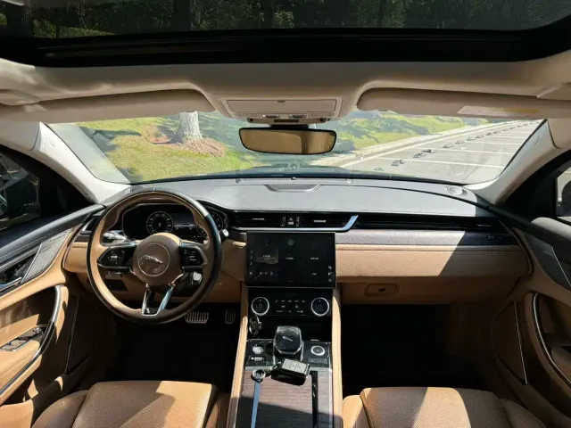 Jaguar XFL — Фото автомобиля 5