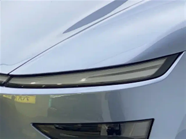 Tesla Model Y — Фото автомобиля 18