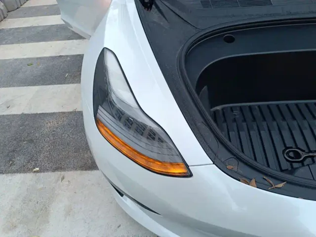 Tesla Model 3 — Фото автомобиля 7
