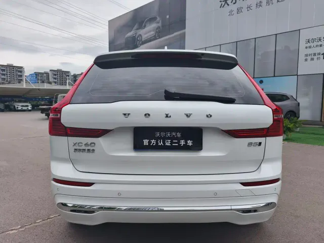 Volvo XC60 — Фото автомобиля 15