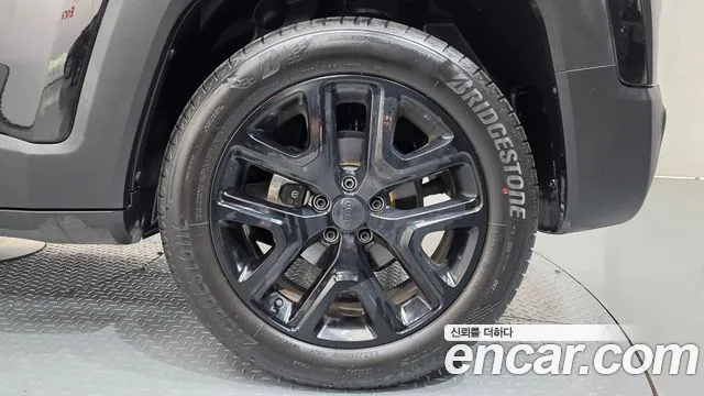 Jeep Renegade — Фото автомобиля 6