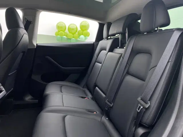 Tesla Model Y — Фото автомобиля 19