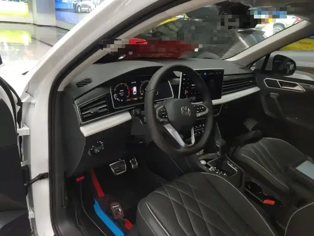 Volkswagen Tiguan L — Фото автомобиля 9