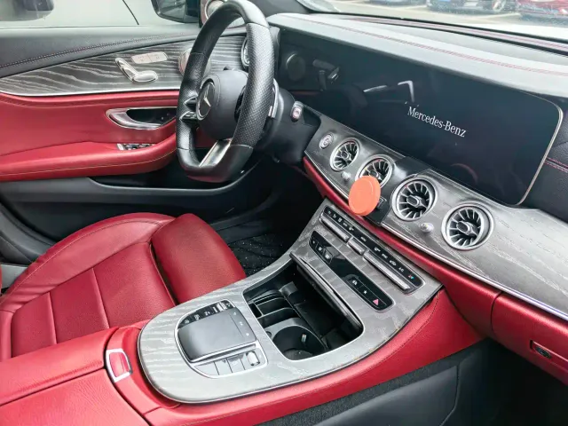 Mercedes-Benz E-Class — Фото автомобиля 9