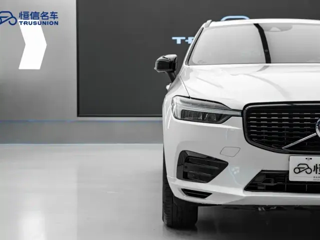 Volvo XC60 — Фото автомобиля 8