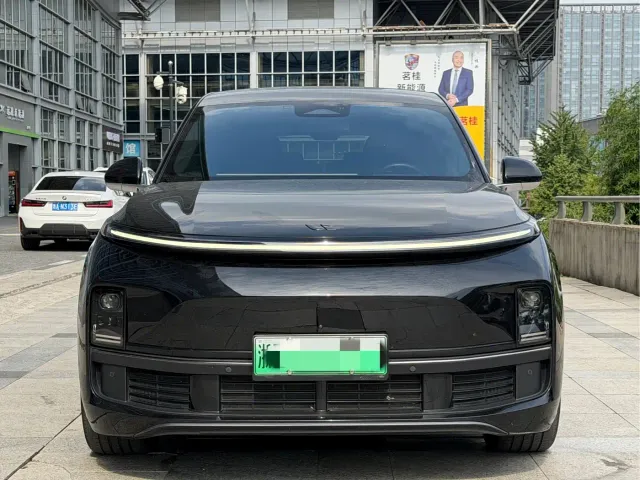 Li Auto L8 — Фото автомобиля 2