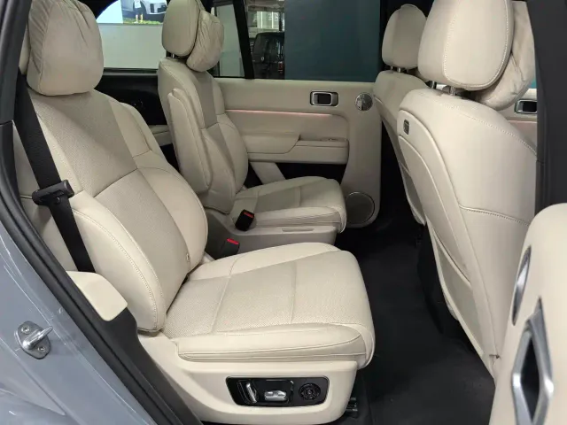 Li Auto L8 — Фото автомобиля 15