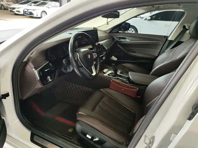 BMW 5 Series — Фото автомобиля 15