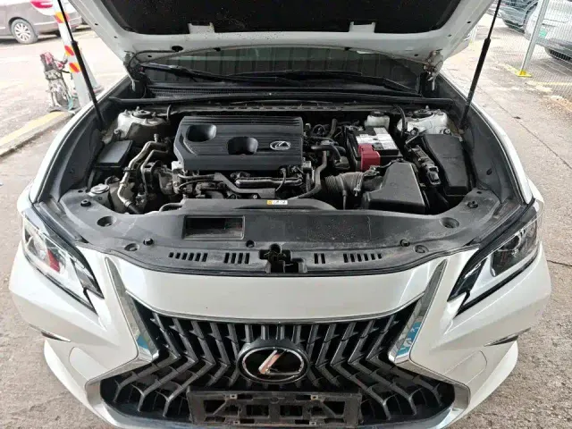 Lexus ES — Фото автомобиля 10