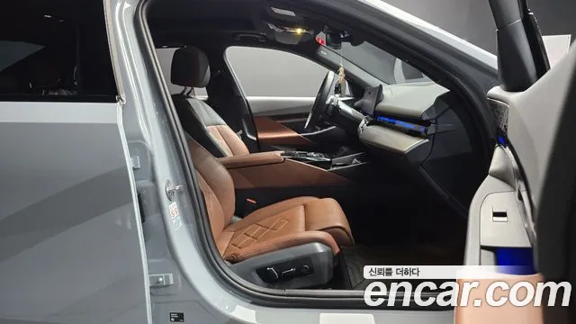 BMW 5-Series 5 серия (G60) 530i xDrive M Sport — Фото автомобиля 26
