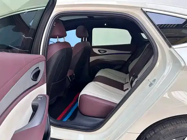 BYD Seal 07 DM-i — Фото автомобиля 11