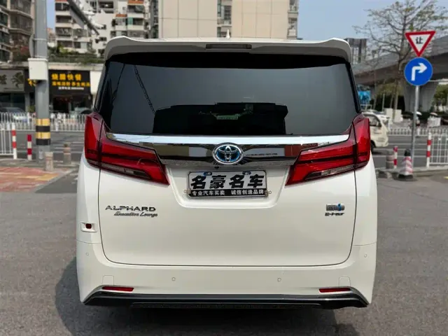 Toyota Alphard — Фото автомобиля 5