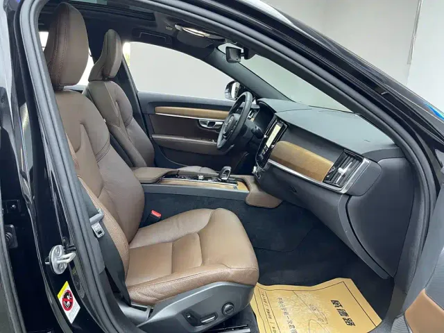 Volvo S90 — Фото автомобиля 17