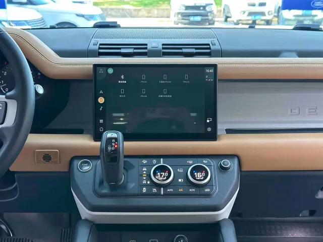 Land Rover Defender — Фото автомобиля 8
