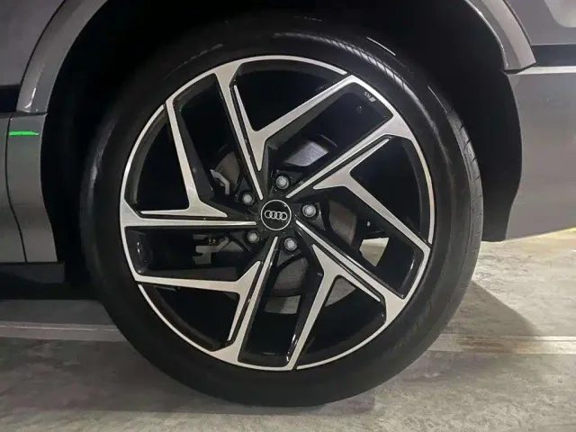 Audi Q6L e-tron — Фото автомобиля 8