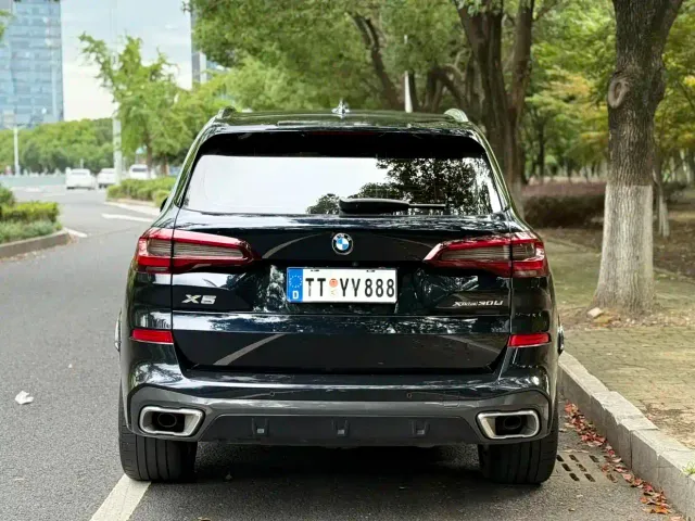 BMW X5 — Фото автомобиля 12