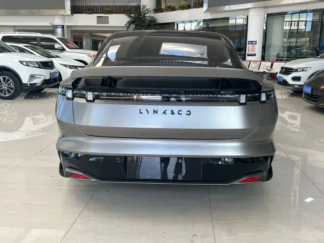 Lynk & Co Z10 — Фото автомобиля 9