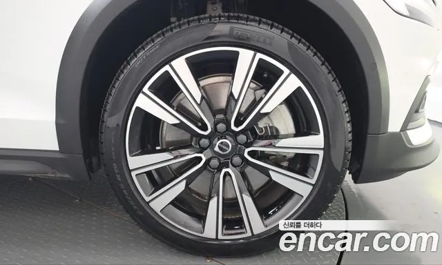Volvo V60 Cross Country 2nd Gen — Фото автомобиля 6