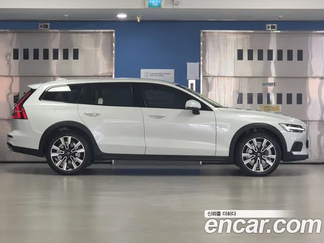 Volvo V60 — Фото автомобиля 4
