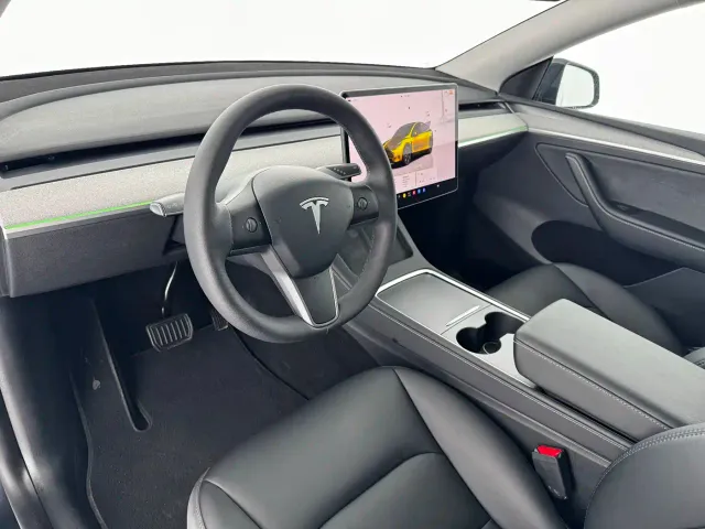 Tesla Model Y — Фото автомобиля 8