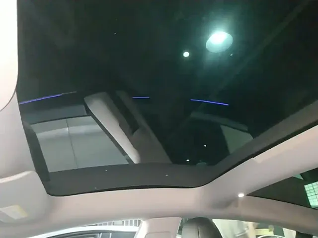 Tesla Model 3 — Фото автомобиля 17
