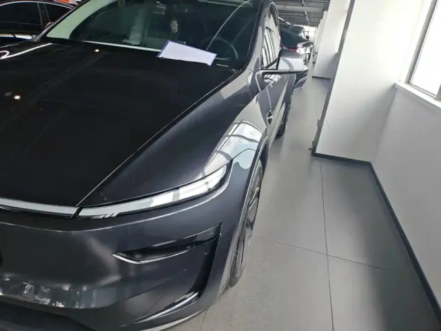 Tesla Model Y — Фото автомобиля 23