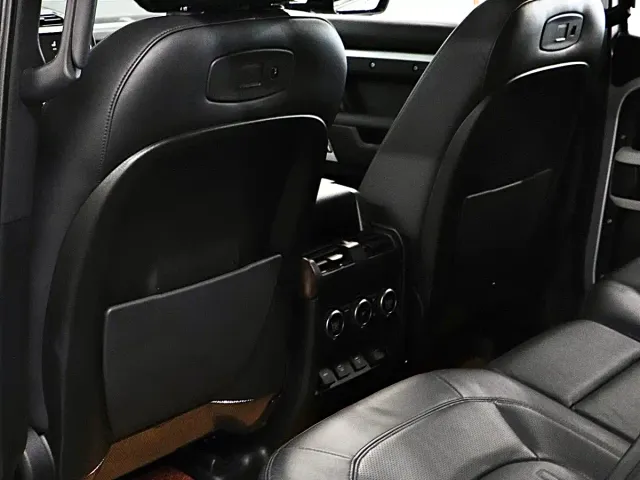 Land Rover Defender — Фото автомобиля 13