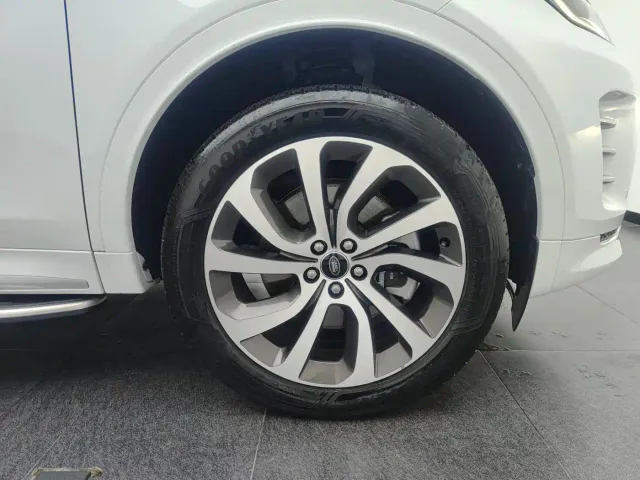 Land Rover Discovery Sport — Фото автомобиля 16