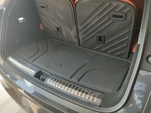 Li Auto L8 — Фото автомобиля 4