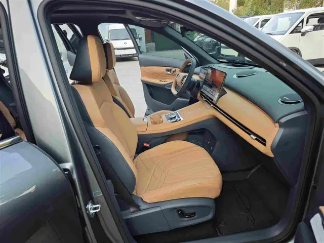 Geely Galaxy Starship 7 EM-i — Фото автомобиля 11
