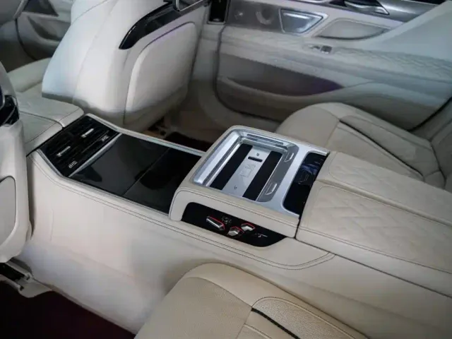 BMW 7 Series — Фото автомобиля 15