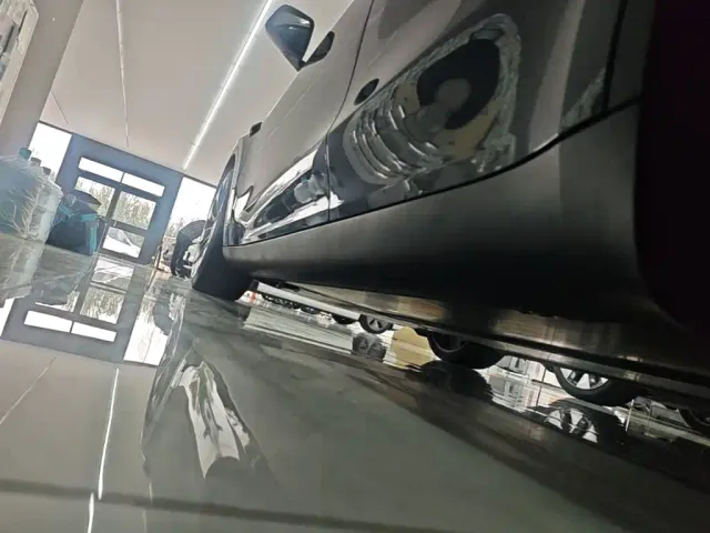Tesla Model Y — Фото автомобиля 21