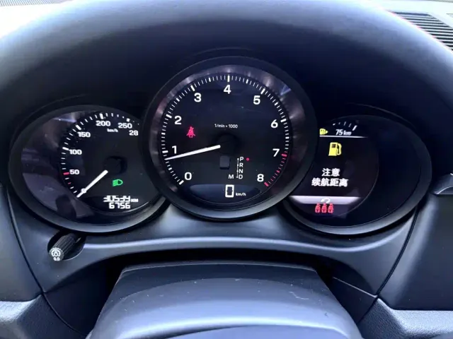 Porsche Macan — Фото автомобиля 23