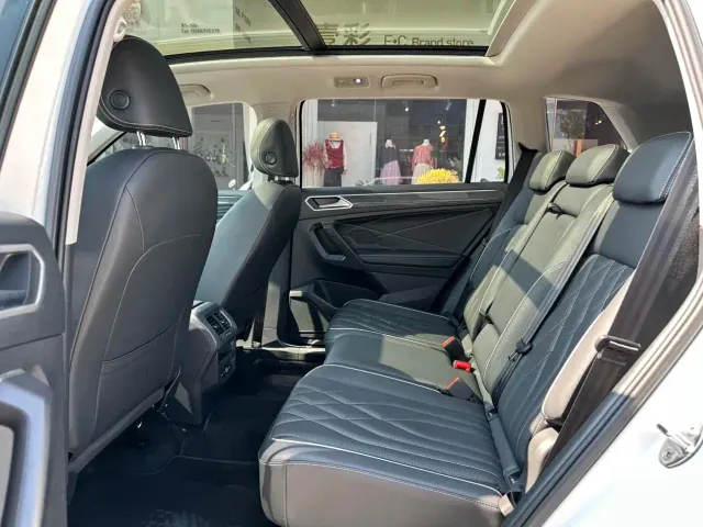 Volkswagen Tiguan L — Фото автомобиля 14
