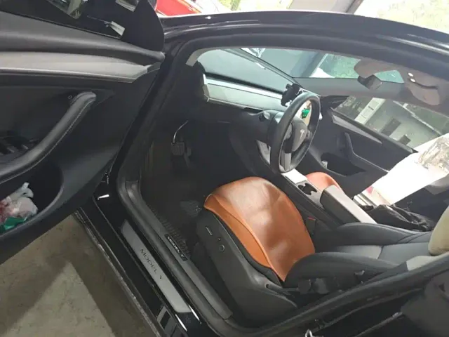 Tesla Model Y — Фото автомобиля 15