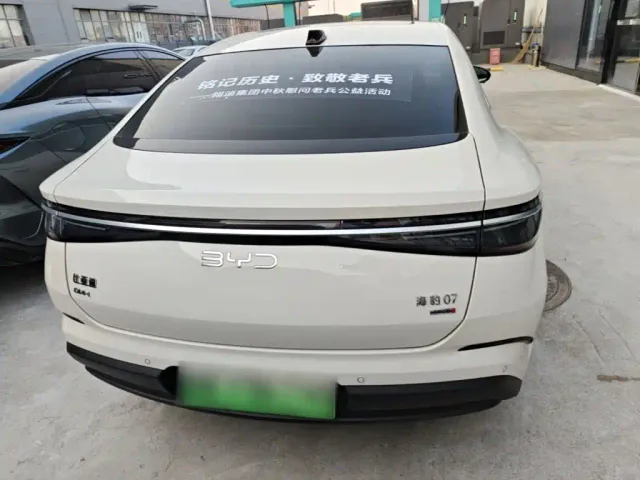 BYD Seal 07 DM-i — Фото автомобиля 5