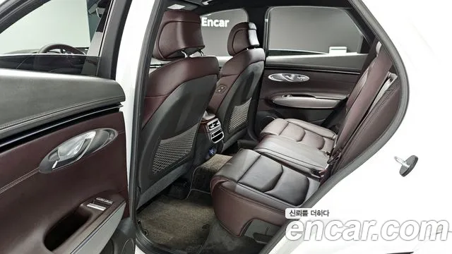 Genesis GV70 — Фото автомобиля 11