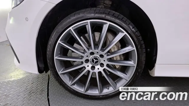 Mercedes-Benz E-Class — Фото автомобиля 5