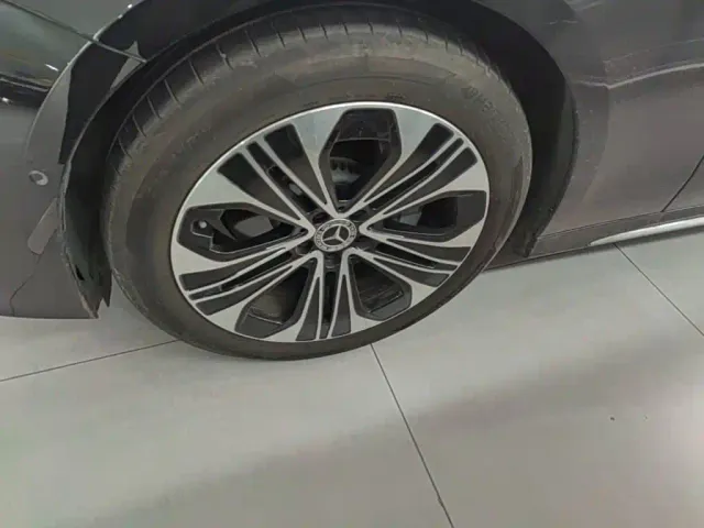 Mercedes-Benz E-Class — Фото автомобиля 22
