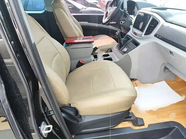JAC Refine M4 — Фото автомобиля 24