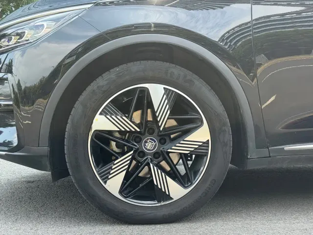BYD Tang — Фото автомобиля 15
