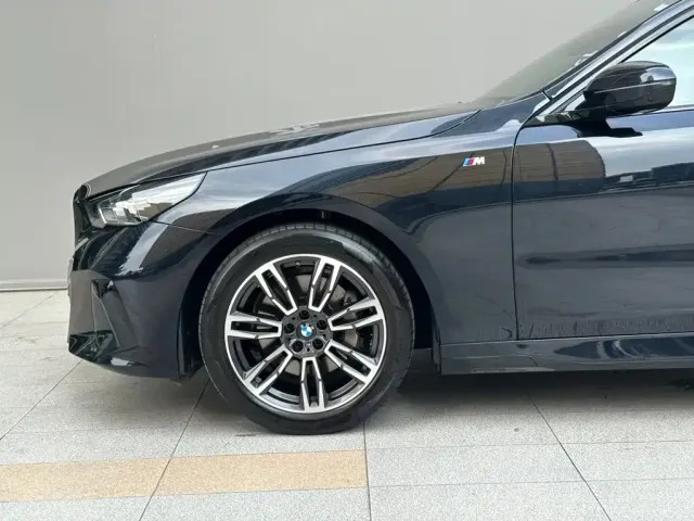 BMW 5 Series — Фото автомобиля 5