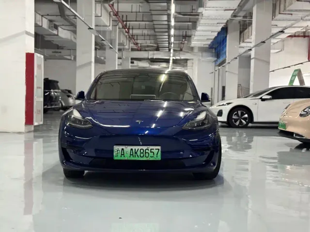 Tesla Model 3 — Фото автомобиля 3