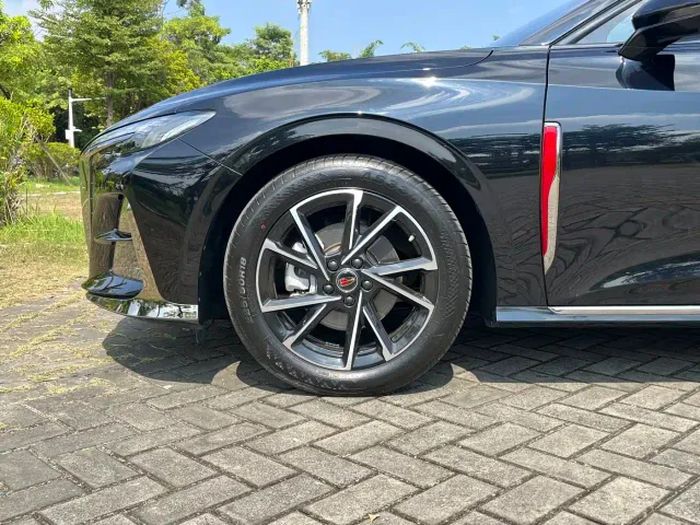 Hongqi H6 — Фото автомобиля 10