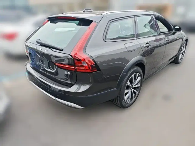 Volvo V90 — Фото автомобиля 9