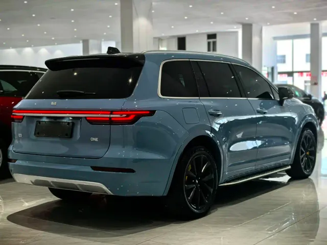 Li Auto ONE — Фото автомобиля 4